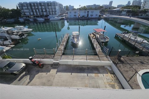 Appartement à louer à Miami Beach, Floride: 1 chambre, 67.82 m2 № 2282100 - photo 2