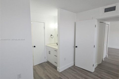 Appartement à louer à Miami Beach, Floride: 1 chambre, 67.82 m2 № 2282100 - photo 12