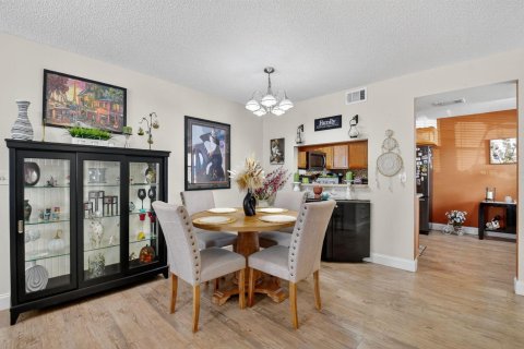 Condo in Lake Worth, Florida, 2 bedrooms  № 2081764 - photo 3