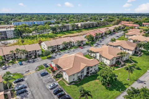 Condo in Lake Worth, Florida, 2 bedrooms  № 2081764 - photo 13