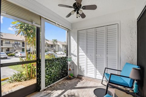 Condo in Lake Worth, Florida, 2 bedrooms  № 2081764 - photo 12