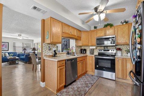 Condo in Lake Worth, Florida, 2 bedrooms  № 2081764 - photo 4