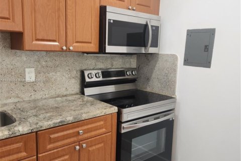 Apartment in Miami, Florida 1 bedroom, 81.1 sq.m. № 1952463 - photo 5