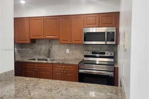Apartment in Miami, Florida 1 bedroom, 81.1 sq.m. № 1952463 - photo 3
