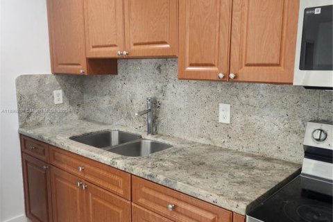 Apartment in Miami, Florida 1 bedroom, 81.1 sq.m. № 1952463 - photo 4