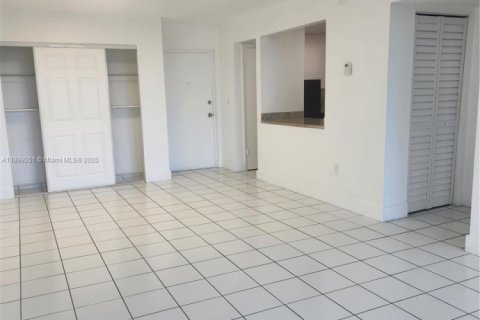 Apartment in Miami, Florida 1 bedroom, 81.1 sq.m. № 1952463 - photo 1