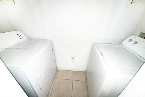 Copropriété à louer à North Lauderdale, Floride: 2 chambres, 96.15 m2 № 1987379 - photo 11