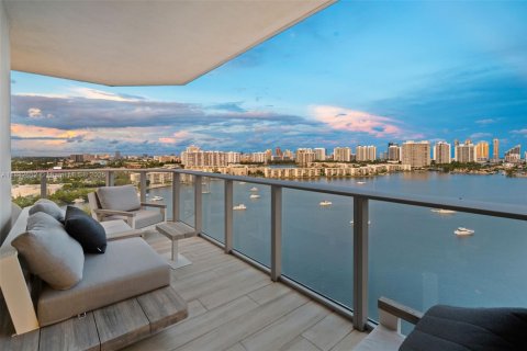Condominio en venta en North Miami Beach, Florida, 3 dormitorios, 222.04 m2 № 1929634 - foto 3