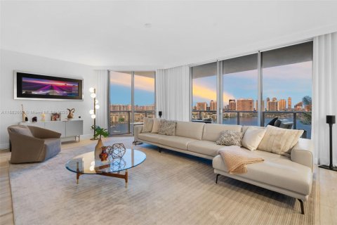 Condominio en venta en North Miami Beach, Florida, 3 dormitorios, 222.04 m2 № 1929634 - foto 2