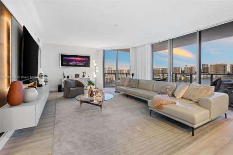Condominio en venta en North Miami Beach, Florida, 3 dormitorios, 222.04 m2 № 1929634 - foto 1