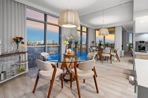 Condominio en venta en North Miami Beach, Florida, 3 dormitorios, 222.04 m2 № 1929634 - foto 11