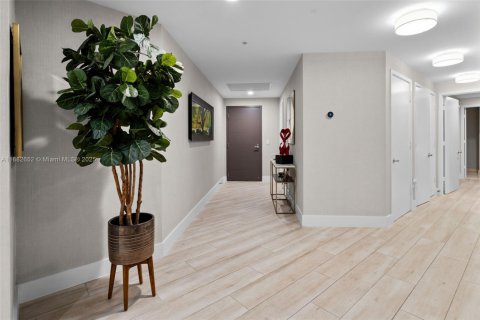 Condominio en venta en North Miami Beach, Florida, 3 dormitorios, 222.04 m2 № 1929634 - foto 12