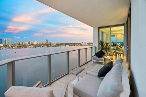 Condominio en venta en North Miami Beach, Florida, 3 dormitorios, 222.04 m2 № 1929634 - foto 5