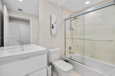 Condominio en venta en North Miami Beach, Florida, 3 dormitorios, 222.04 m2 № 1929634 - foto 26