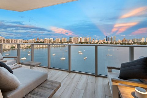 Condominio en venta en North Miami Beach, Florida, 3 dormitorios, 222.04 m2 № 1929634 - foto 4