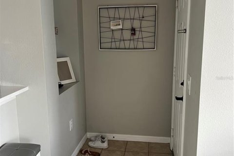 Condominio en alquiler en Sarasota, Florida, 1 dormitorio, 76.37 m2 № 2107558 - foto 3