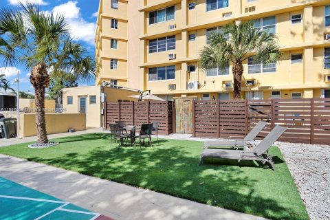 Condominio en venta en Fort Lauderdale, Florida, 2 dormitorios, 60.39 m2 № 1964609 - foto 20