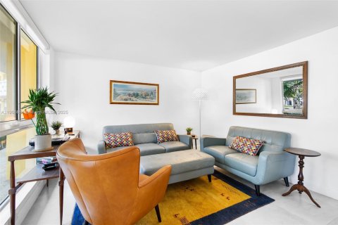 Condominio en venta en Fort Lauderdale, Florida, 2 dormitorios, 60.39 m2 № 1964609 - foto 2