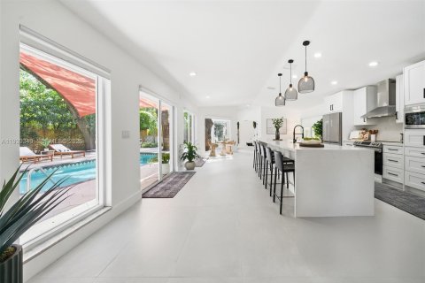 Casa en venta en Miami, Florida, 4 dormitorios, 232.81 m2 № 2002262 - foto 14