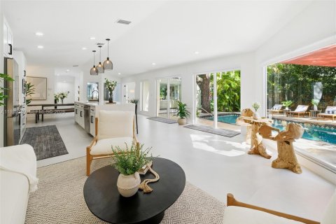 Casa en venta en Miami, Florida, 4 dormitorios, 232.81 m2 № 2002262 - foto 7