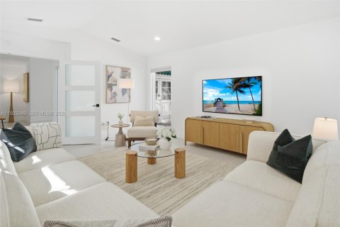 Casa en venta en Miami, Florida, 4 dormitorios, 232.81 m2 № 2002262 - foto 9