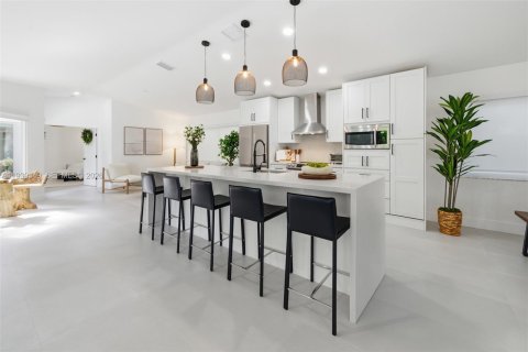 Casa en venta en Miami, Florida, 4 dormitorios, 232.81 m2 № 2002262 - foto 11