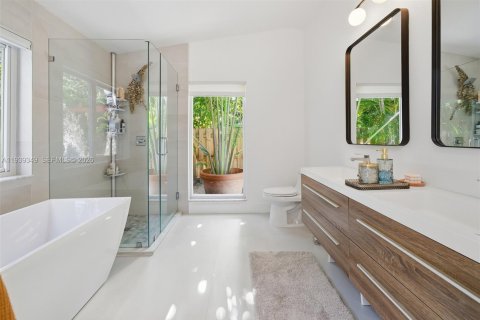 Casa en venta en Miami, Florida, 4 dormitorios, 232.81 m2 № 2002262 - foto 23