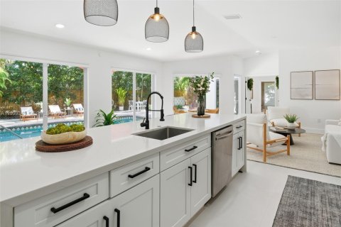 Casa en venta en Miami, Florida, 4 dormitorios, 232.81 m2 № 2002262 - foto 15