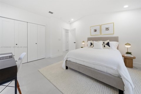 Casa en venta en Miami, Florida, 4 dormitorios, 232.81 m2 № 2002262 - foto 19
