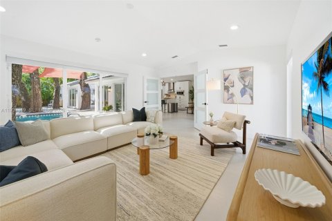Casa en venta en Miami, Florida, 4 dormitorios, 232.81 m2 № 2002262 - foto 10