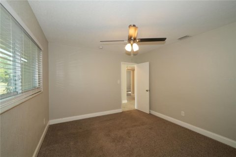 House in Tampa, Florida 3 bedrooms, 117.89 sq.m. № 2203297 - photo 6