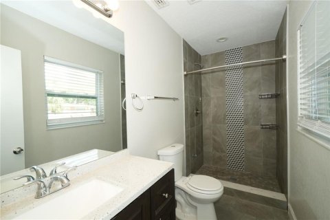 House in Tampa, Florida 3 bedrooms, 117.89 sq.m. № 2203297 - photo 7