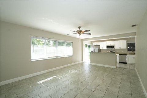 House in Tampa, Florida 3 bedrooms, 117.89 sq.m. № 2203297 - photo 8