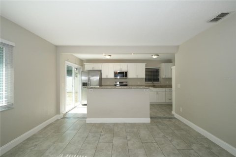 House in Tampa, Florida 3 bedrooms, 117.89 sq.m. № 2203297 - photo 13