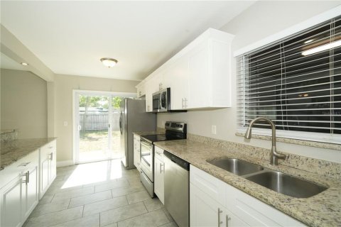 House in Tampa, Florida 3 bedrooms, 117.89 sq.m. № 2203297 - photo 10