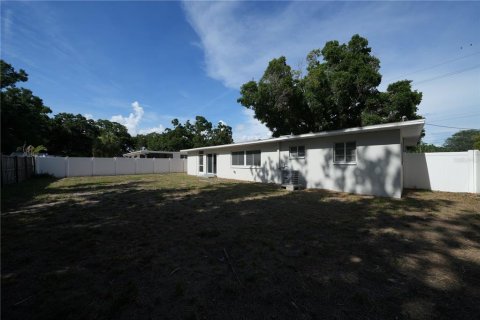 House in Tampa, Florida 3 bedrooms, 117.89 sq.m. № 2203297 - photo 17