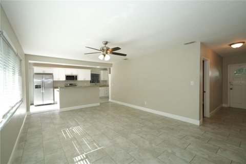 House in Tampa, Florida 3 bedrooms, 117.89 sq.m. № 2203297 - photo 9