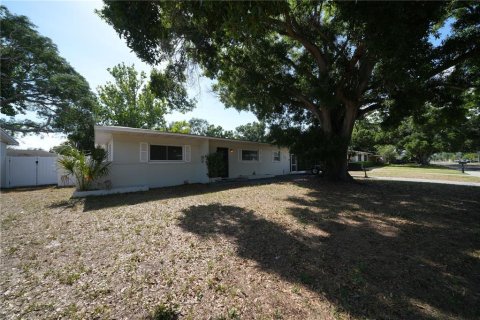 House in Tampa, Florida 3 bedrooms, 117.89 sq.m. № 2203297 - photo 3