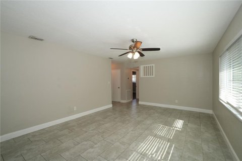 House in Tampa, Florida 3 bedrooms, 117.89 sq.m. № 2203297 - photo 12