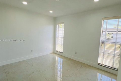 Casa en alquiler en Homestead, Florida, 3 dormitorios, 106.28 m2 № 1975997 - foto 11
