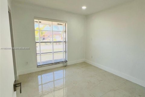 Casa en alquiler en Homestead, Florida, 3 dormitorios, 106.28 m2 № 1975997 - foto 19