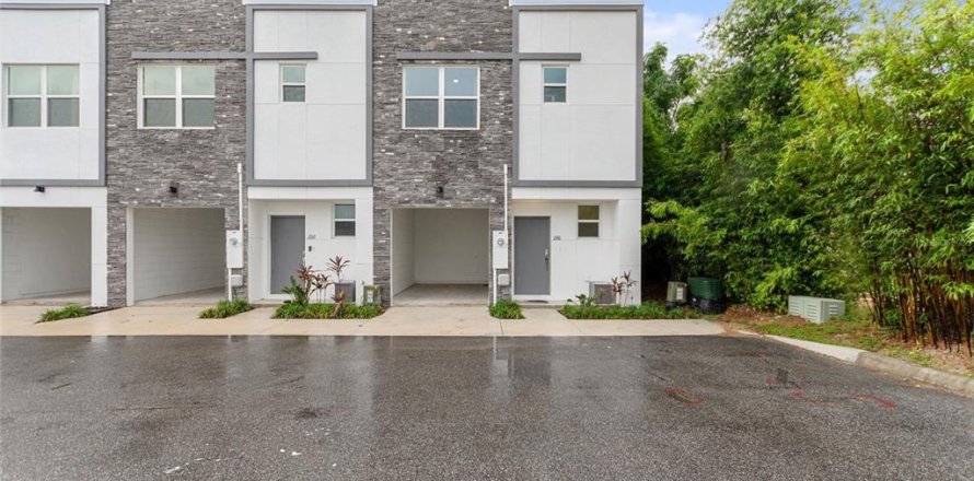 Townhouse in Davenport, Florida 3 bedrooms, 165.18 sq.m. № 1810725