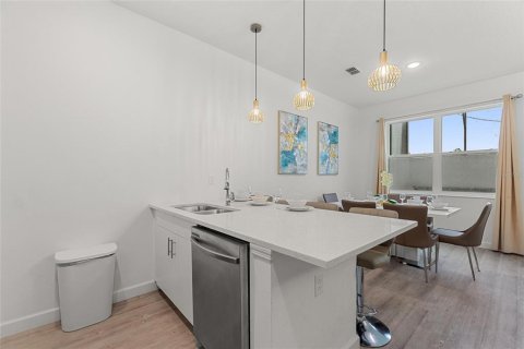 Townhouse in Davenport, Florida 3 bedrooms, 165.18 sq.m. № 1810725 - photo 8