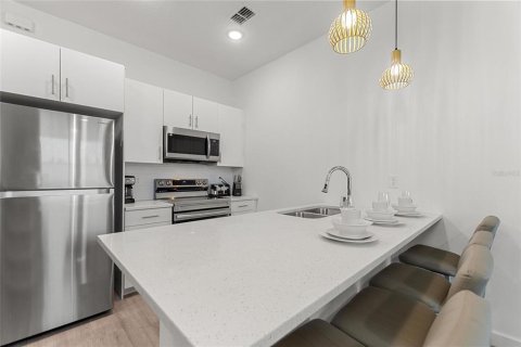 Townhouse in Davenport, Florida 3 bedrooms, 165.18 sq.m. № 1810725 - photo 9