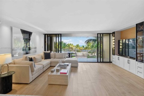 Кондоминиум с 2 спальнями в Майами, Флорида № 2011023