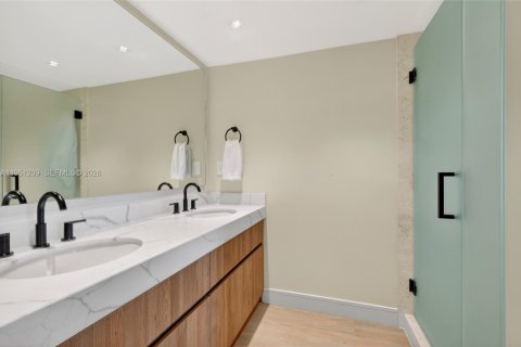 Купить кондоминиум в Майами, Флорида 2 спальни, 174.84м2, № 2011023 - фото 24