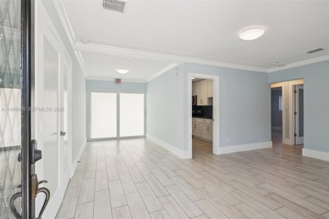 Villa ou maison à vendre à North Miami, Floride: 3 chambres, 108.6 m2 № 2060734 - photo 5