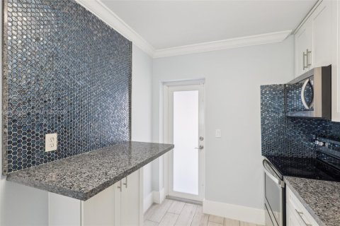 Villa ou maison à vendre à North Miami, Floride: 3 chambres, 108.6 m2 № 2060734 - photo 19