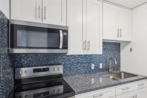 Villa ou maison à vendre à North Miami, Floride: 3 chambres, 108.6 m2 № 2060734 - photo 18