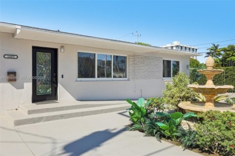 Villa ou maison à vendre à North Miami, Floride: 3 chambres, 108.6 m2 № 2060734 - photo 2